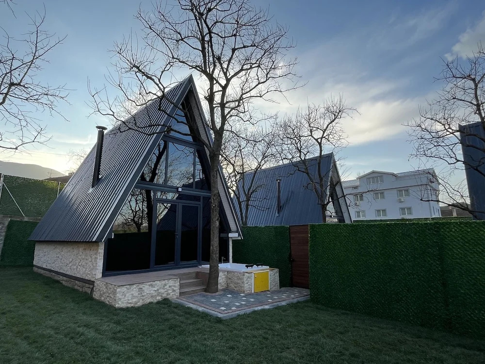 Pop Suit Bungalow