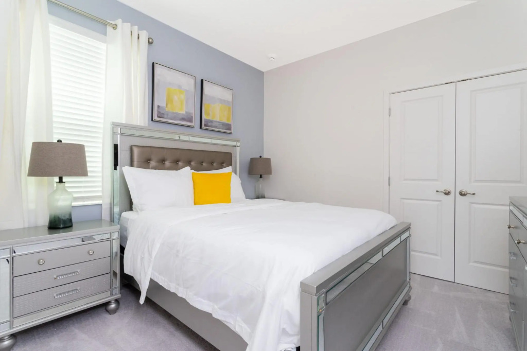 Large themed bedroom home near Disney
