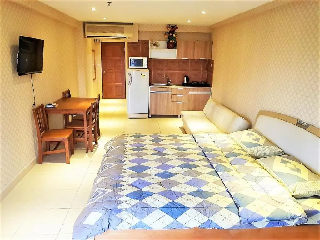 Jomtien Beach Condo - Studio Close to the Beach
