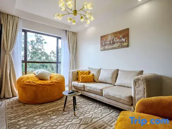 Nairobi Serviced Apartment; 1 Bedroom with Gym, Pool, Large Outdoor Balcony & City Views