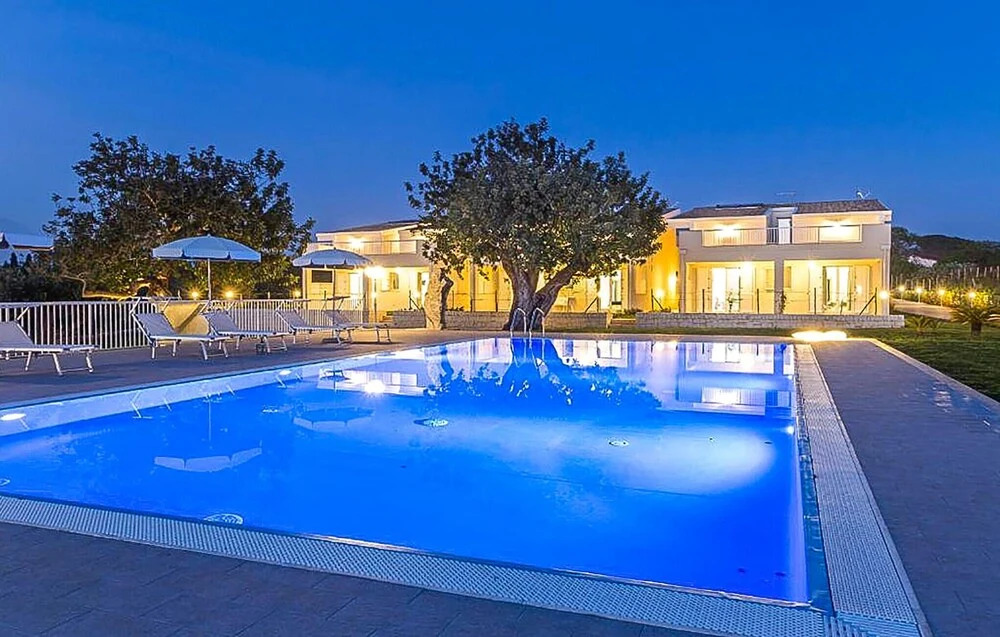 Stunning Home in Santa Croce Camerina With Wifi, Outdoor Swimming Pool and Swimming Pool