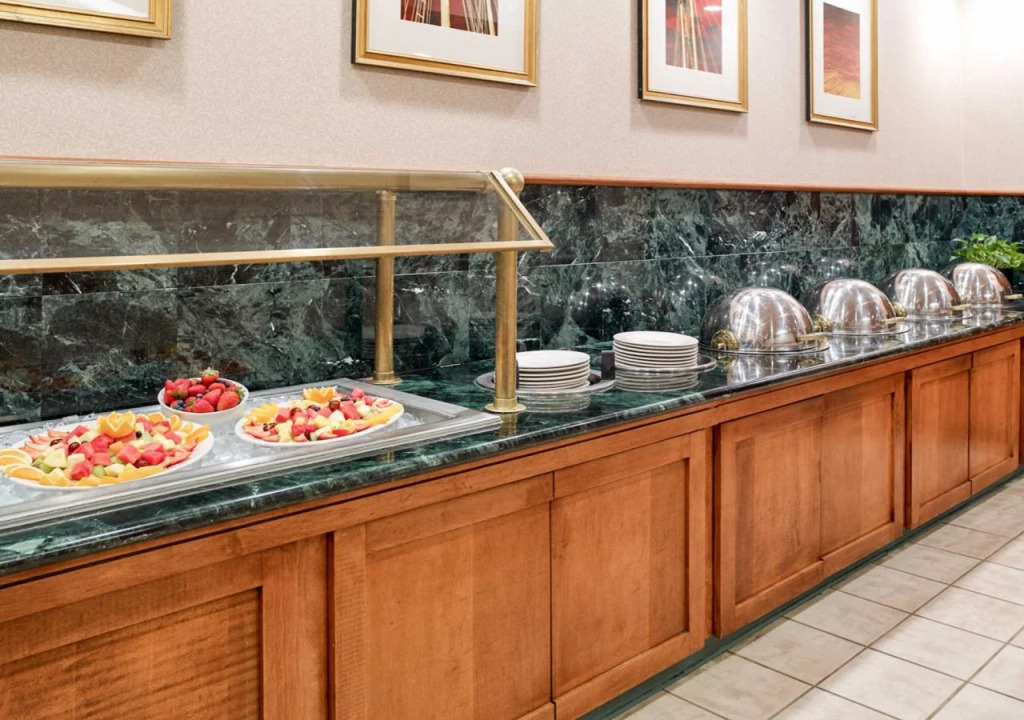 Clarion Hotel Portland Airport ME