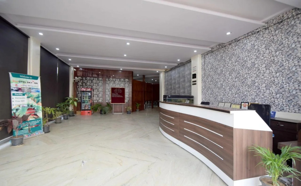 OYO 23499 Hotel Sky Inn