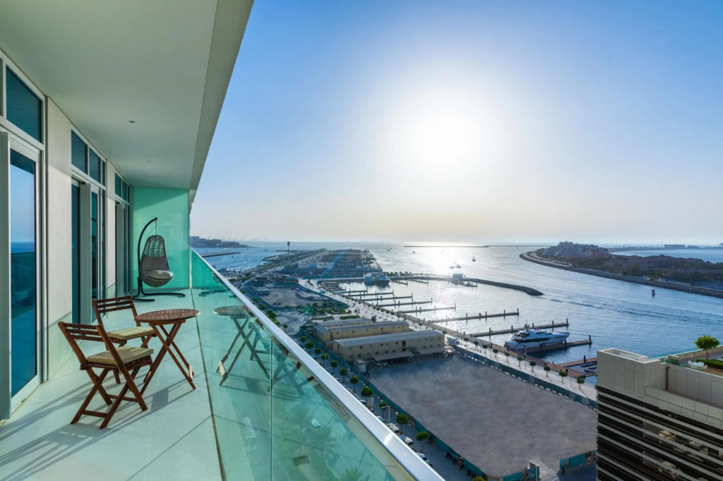 Stylish 2BR apt in Emaar Beachfront w Stunning sea Views