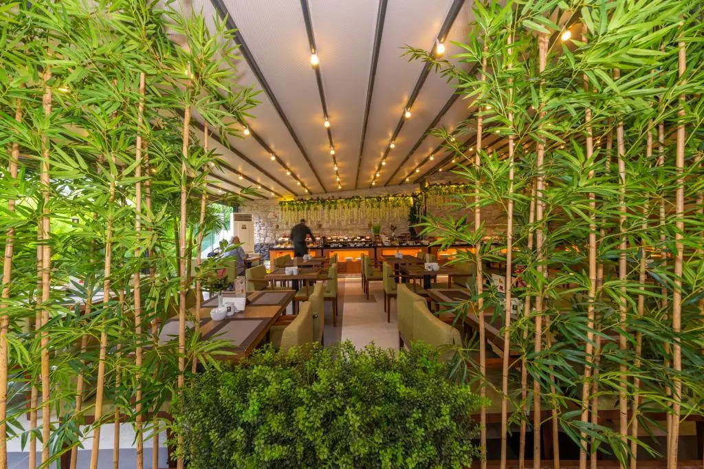 Land Park Hotel