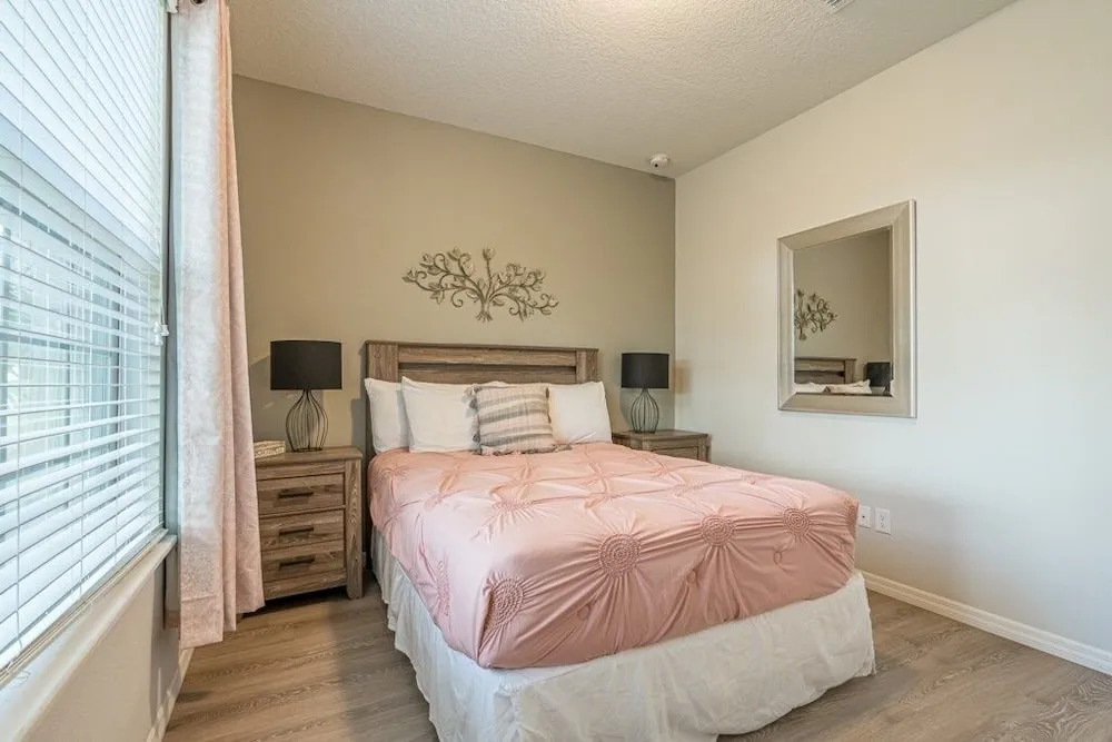Lovely 5br Townhouse At Windsor At Westside 5 Bedroom Townhouse by RedAwning