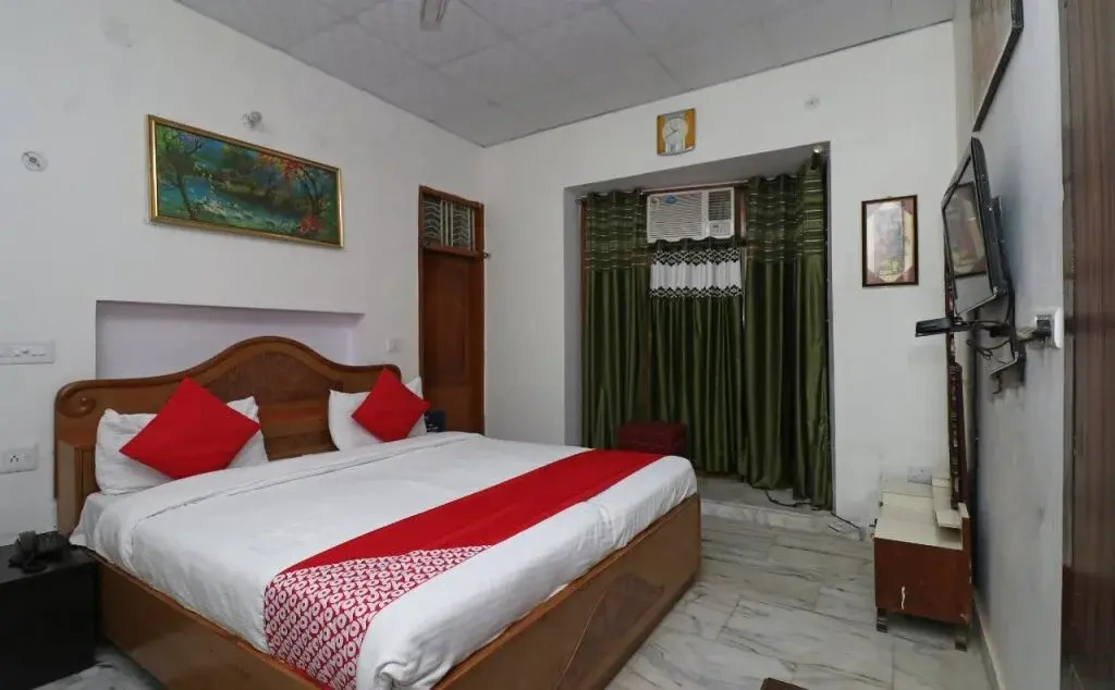 Travellers Homes By OYO Rooms