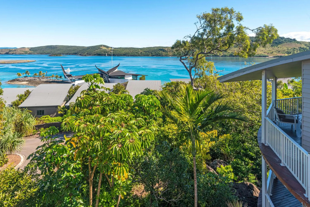 Casuarina 18 Hamilton Island Ocean Views, Golf Buggy & transers