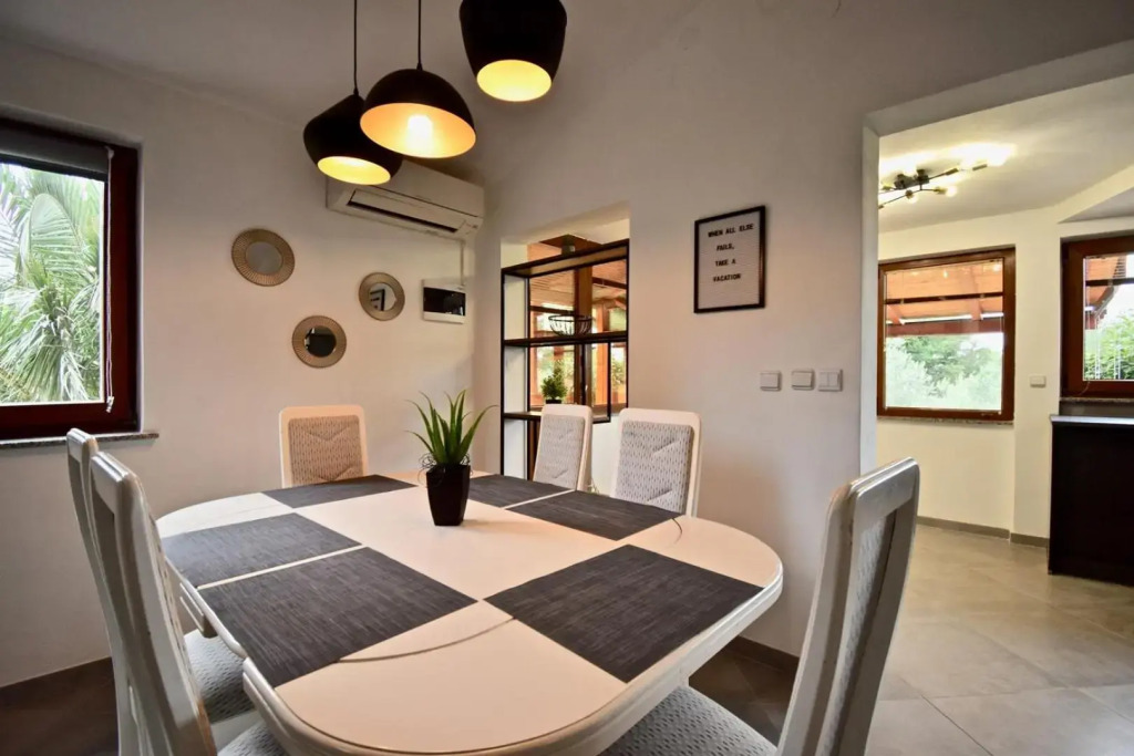 Relaxing holiday house with terrace sea view