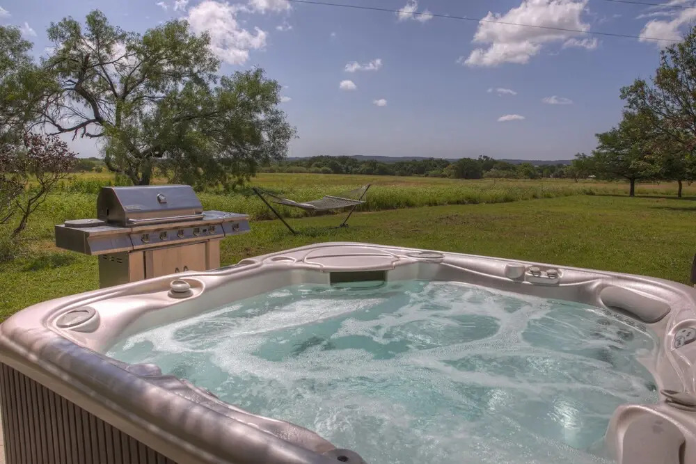 New! Stunning Ranch on 33 Acres W/hottubs&fire-pit