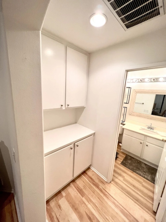 Beautiful 3 Bedroom Townhome in Irvine