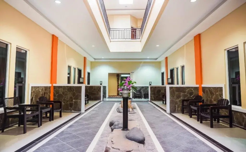 OYO 489 Hotel Triza
