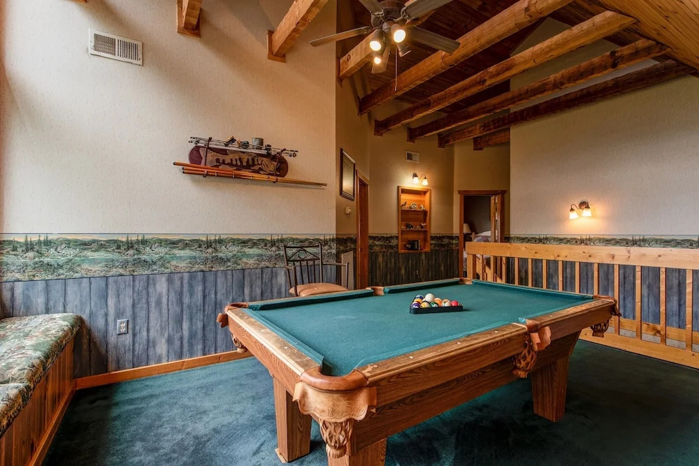 Douglas Lake Hilltop Hideaway