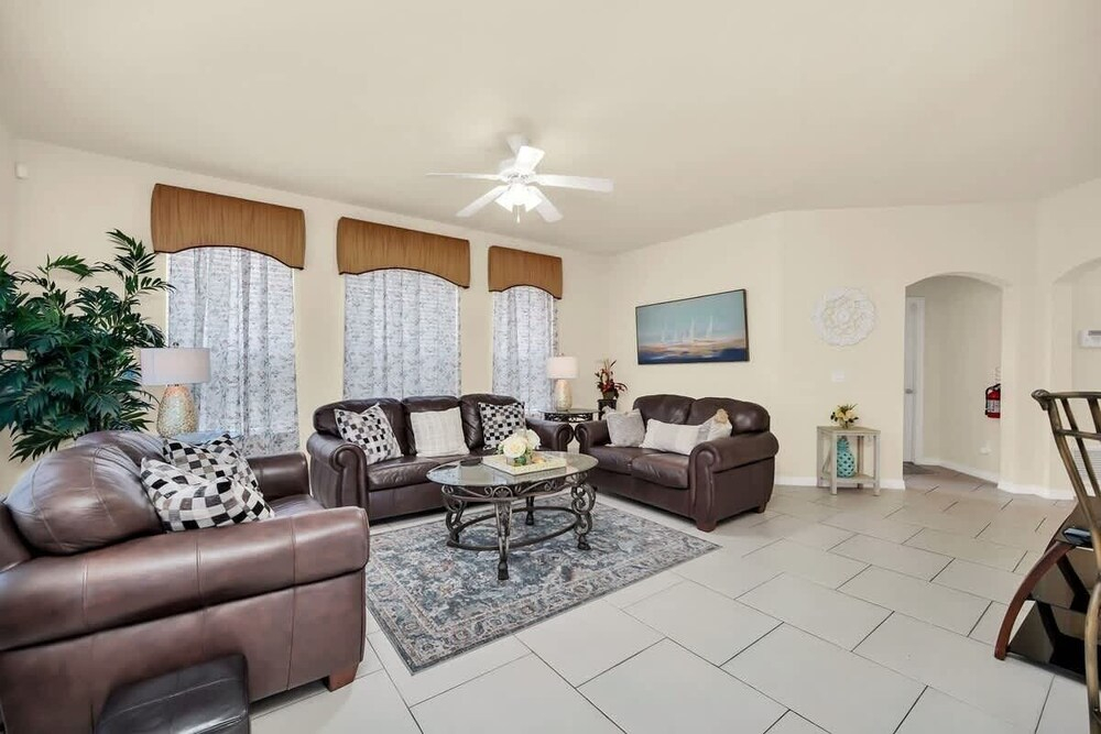 Near Disney Amazing 5 Bd Home - Private Pool 5 Bedroom Home