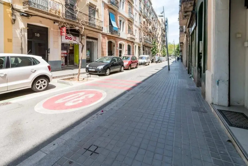 Modern 2 Bedroom in Poble Sec, 7 Minutes to Metro