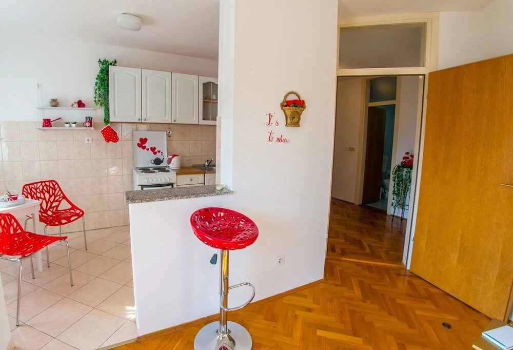 Apartment Red