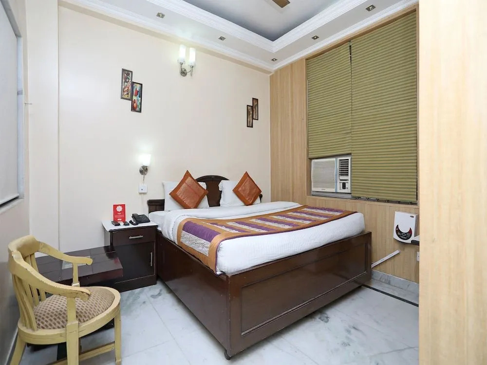 OYO 9298 Hotel Sands Inn