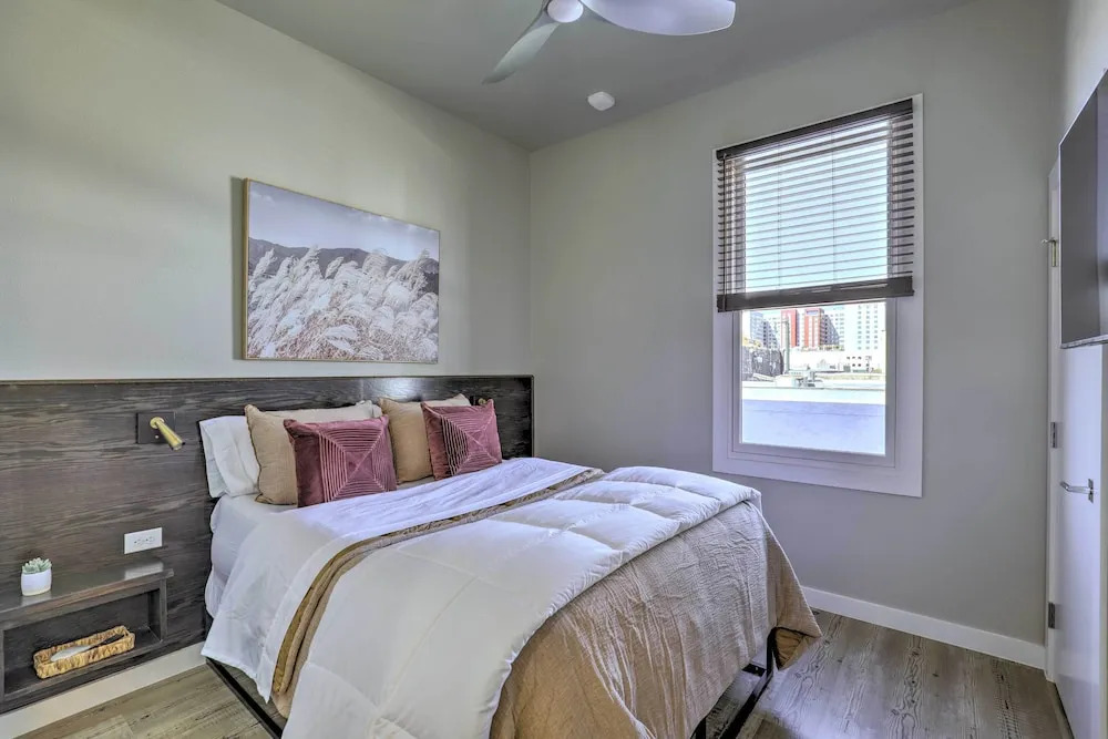 Stylish San Marcos Apt in the Heart of Dwtn!