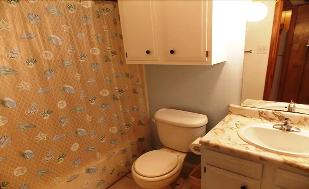 2nd floor Pompano Condo Near Beach by Redawning