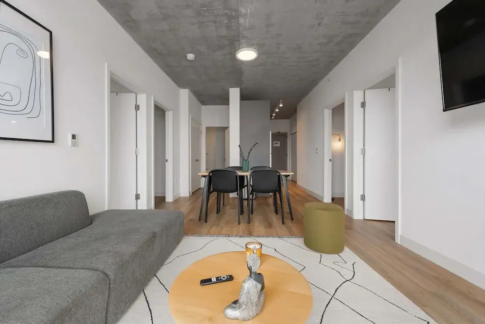 4BR Group Retreat Near Lincoln Park
