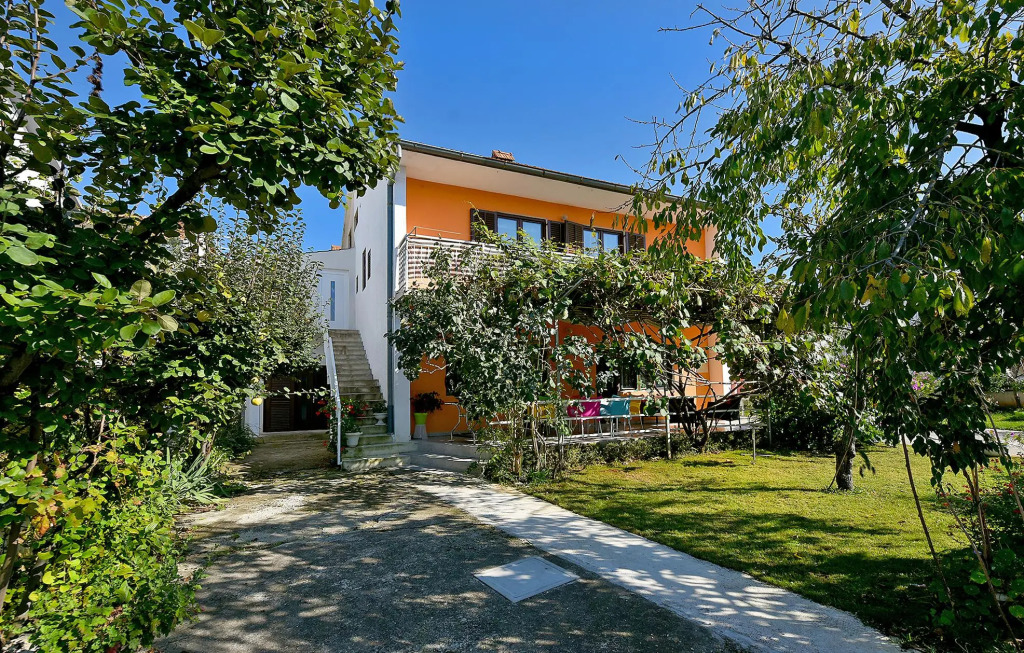 Apartment 925
