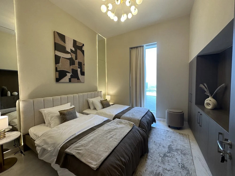 Manzil 4BR Penthouse in Dubai Creek w Harbour View