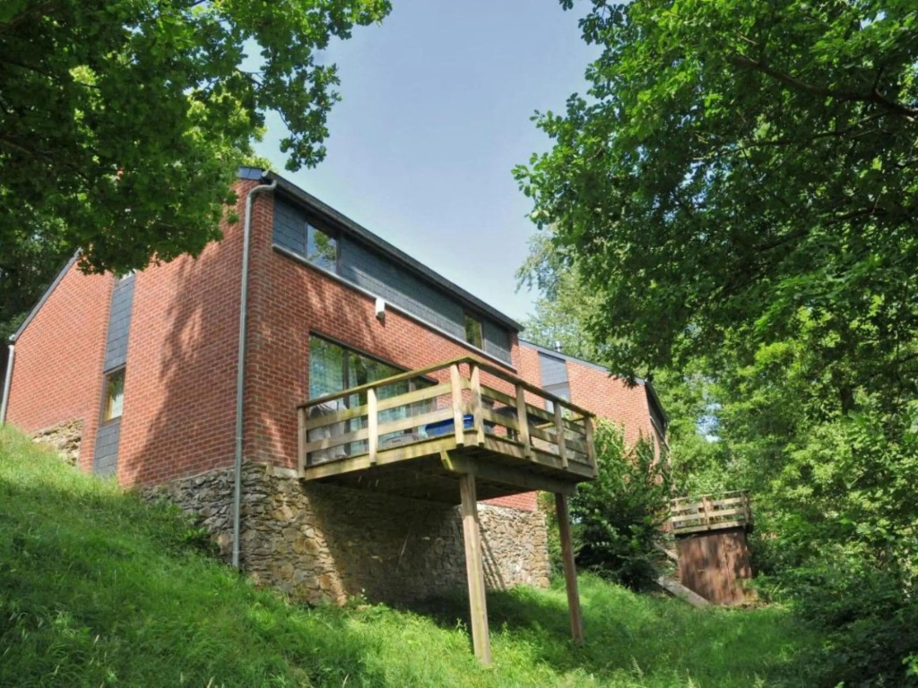 Charming Stay by the Meuse