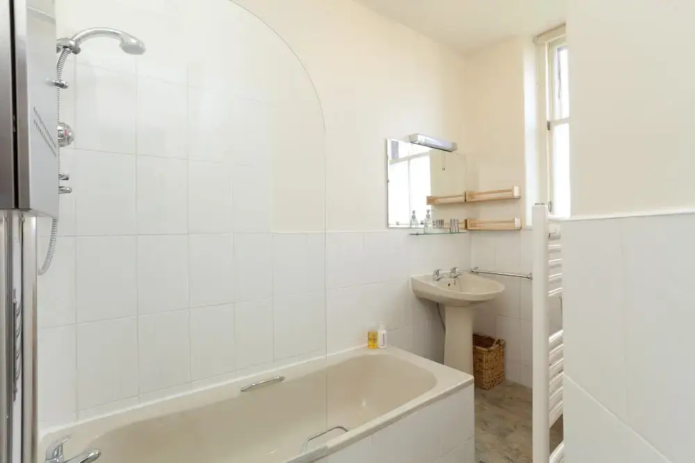 380 Mardale Crescent Apartment