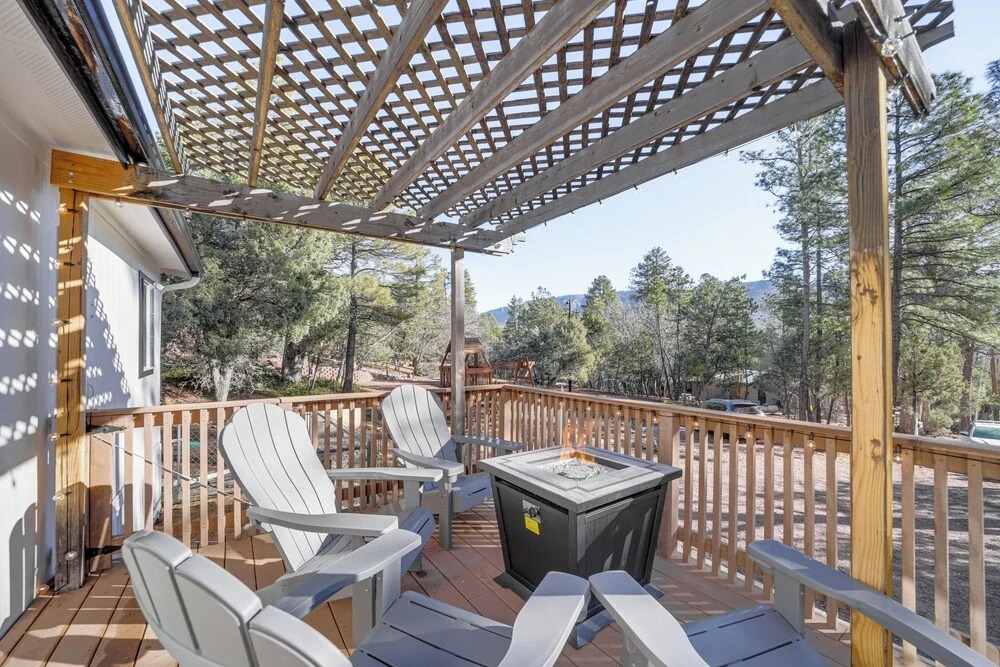 Mtn Views + Playground: Family-friendly Pine Cabin