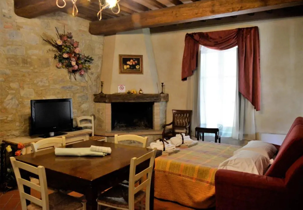 Villa Le Polle di Meletro - Exclusive Tuscan Villa with Private Pool & Panoramic Glass Sauna
