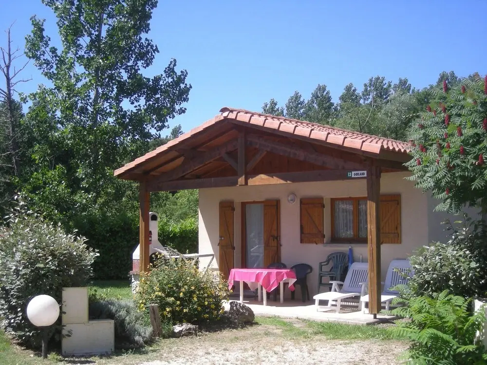 Camping Les Lacs de Courtes - Gîtes