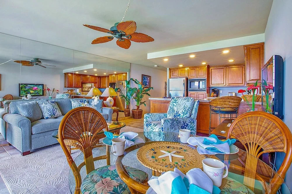 Kaleialoha 106 Ocean Front 1bd/1ba 1 Bedroom Condo by RedAwning