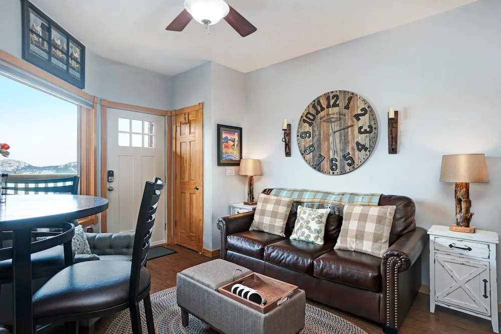 Emerald Mountain 28C 1 Bedroom 1 Bathroom Condo