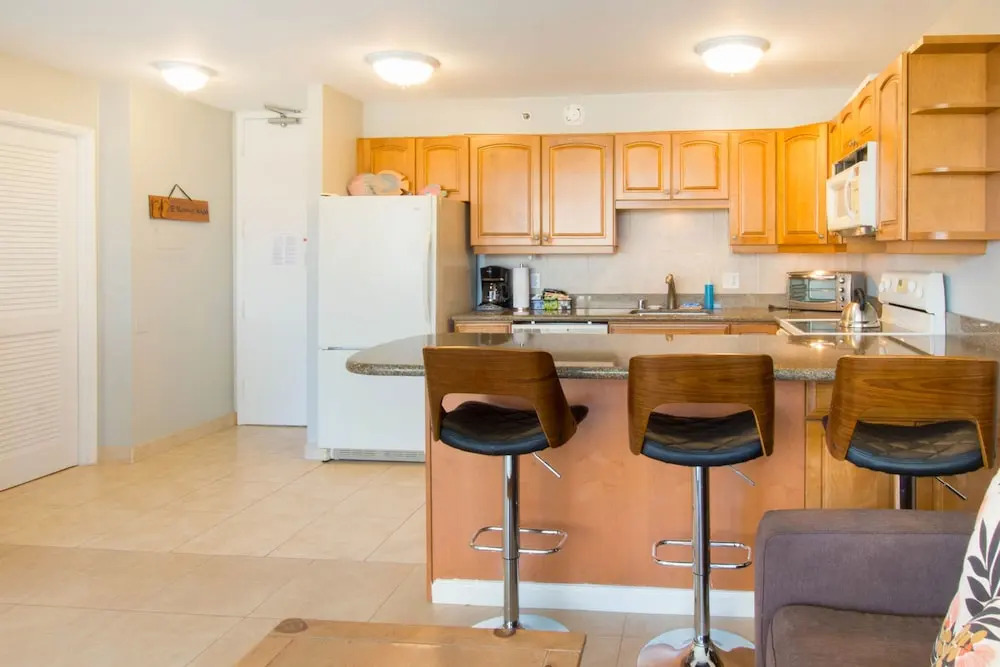 Deluxe Garden View Waikiki Banyan, Free Parking by Koko Resort Vacation Rentals