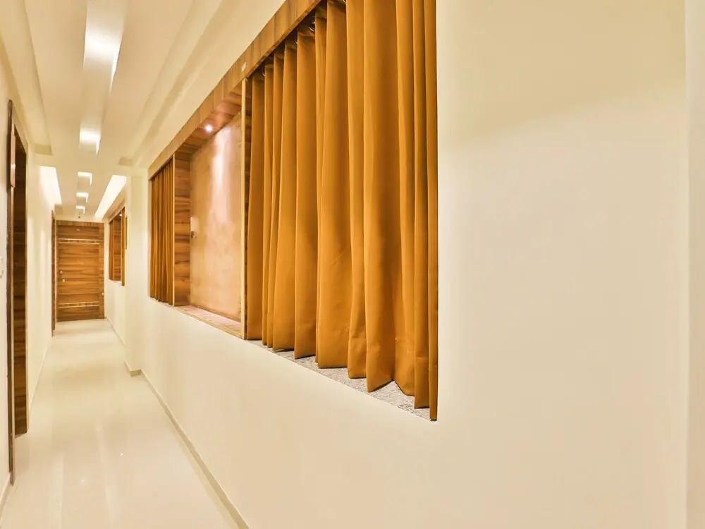 OYO 11922 Hotel Sunstar Inn