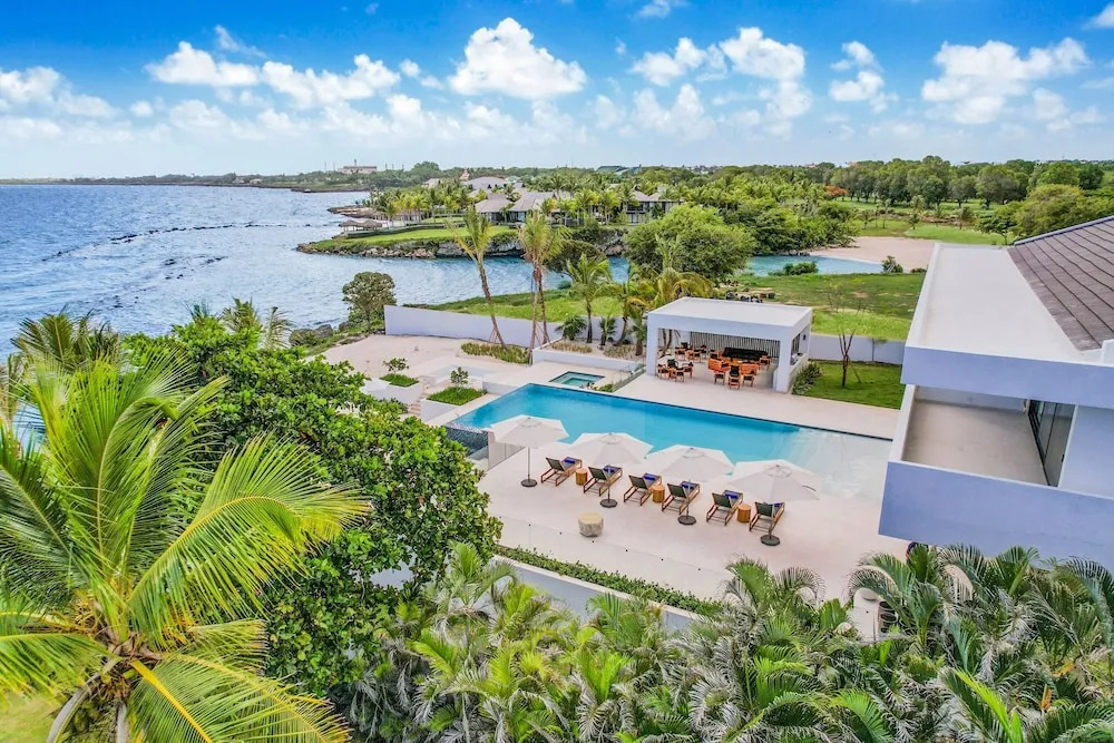 Luxurious 12-bedroom Oceanfront Villa With Private Chef Butler Private Beach in Casa de Campo Resort