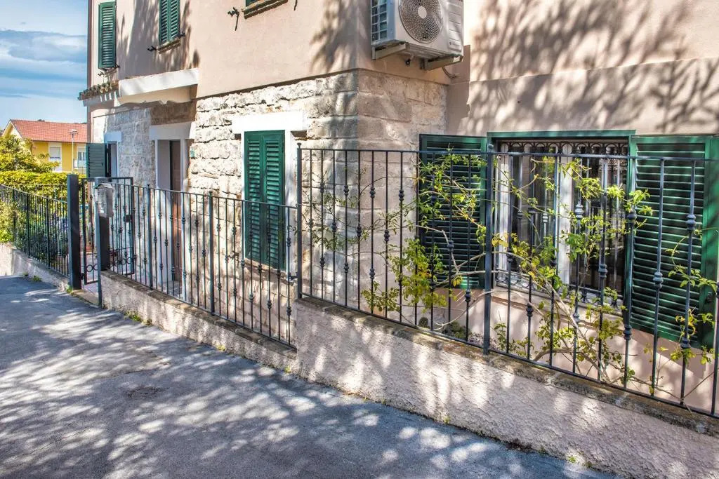 S145 - Sirolo, Nuovissimo Trilocale in Centro Con Giardino