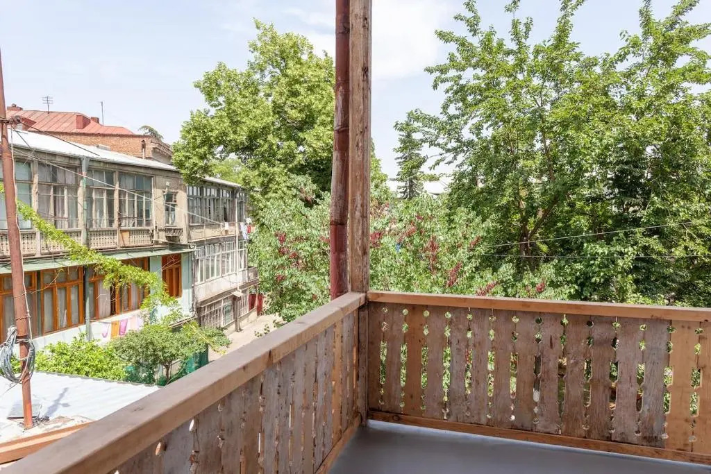 Wehost Sunny Apartment