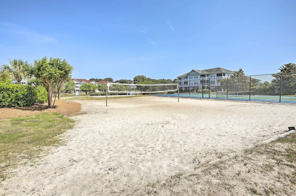 Golf Resort Condo w/ Pool in North Myrtle Beach!
