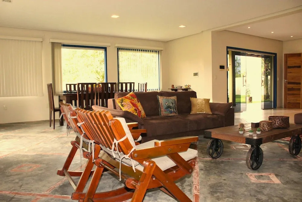 Casa ampla com jardim e 3 suítes em Novo Airão