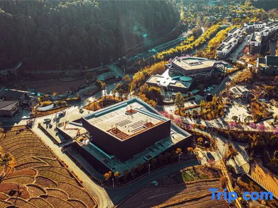 Yunhe Banshan Hot Spring Resort Hotel (Tengchong Mayugu Hot Spring Town)