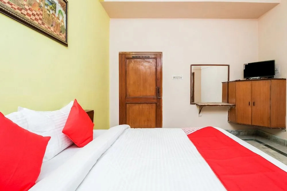 OYO 29394 Hotel Apoorva Deluxe