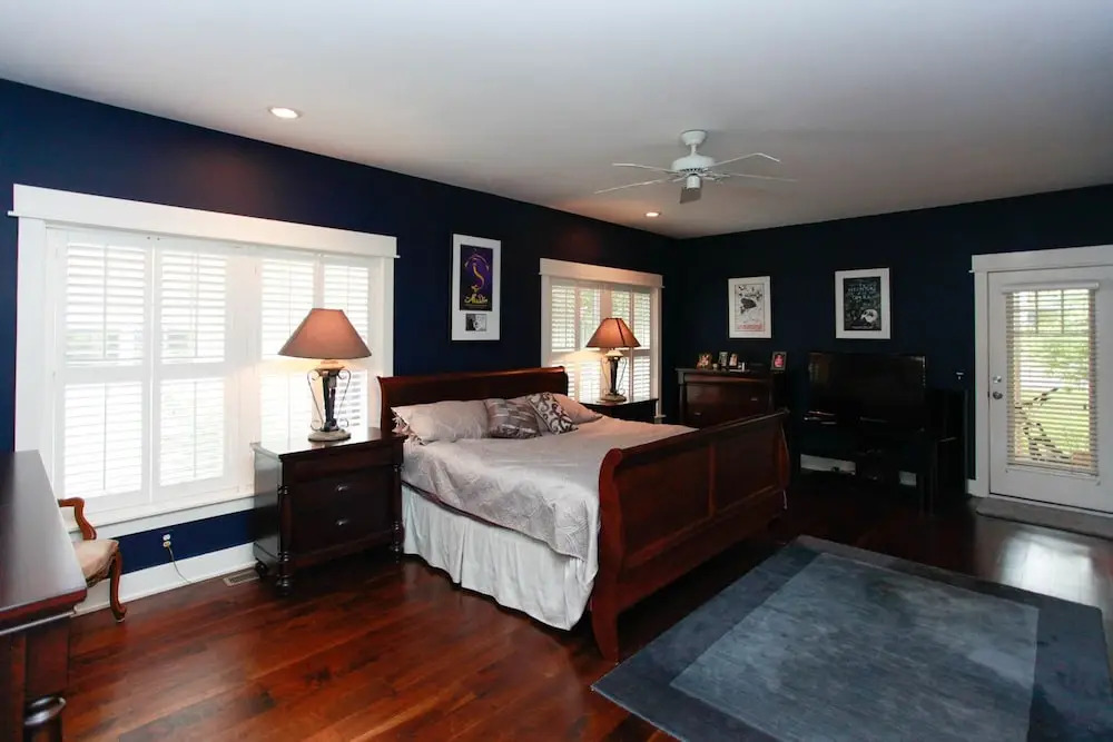 Douglas Manor