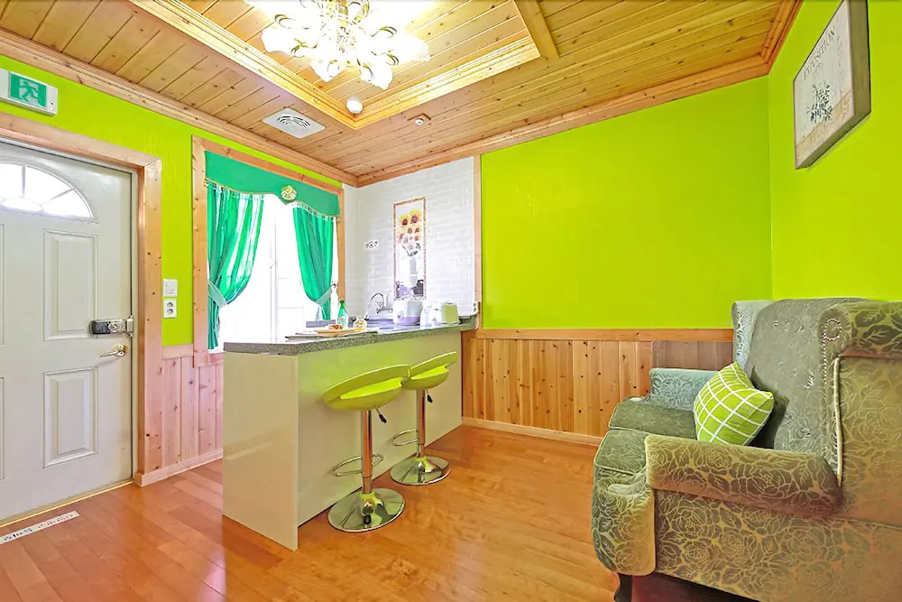 Gyeongju Epilogue Pension (Spa Karaoke, Netflix Available)