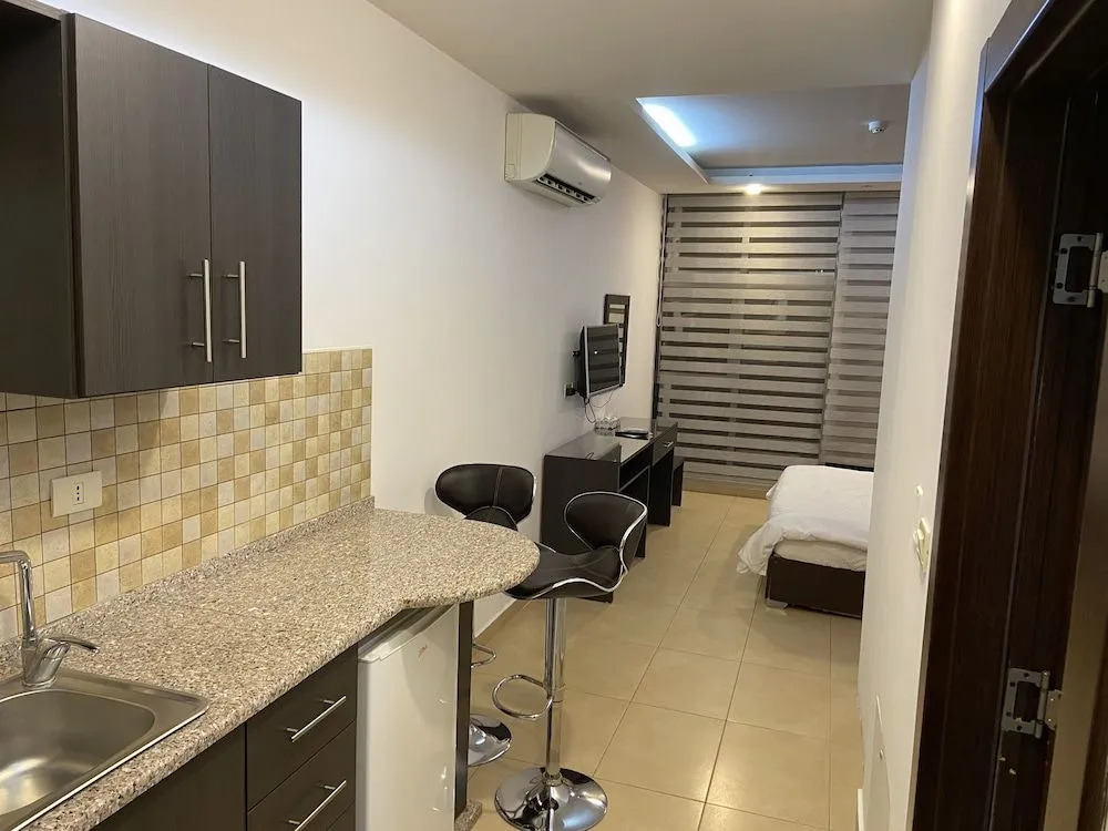 7 Days Hotel