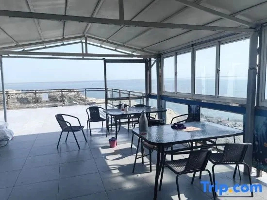 Light Luxury · Listening to the Waves by the Sea Seaview Homestay