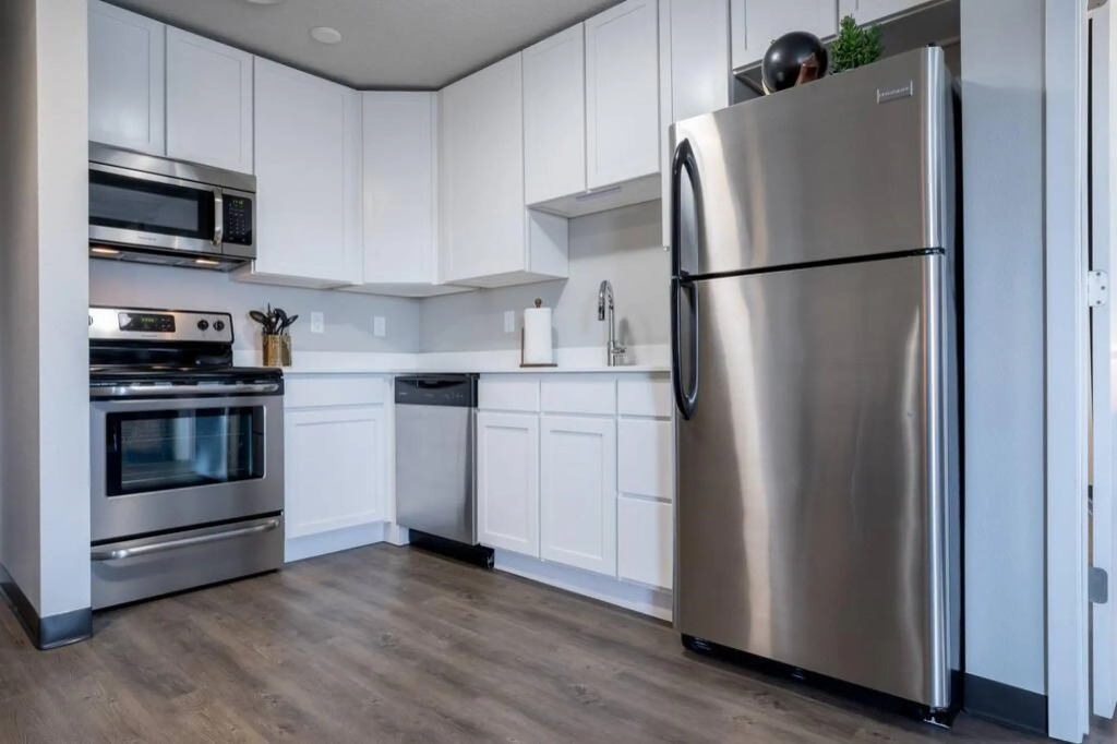 Beautiful Downtown Suite With Free Parking Gym More