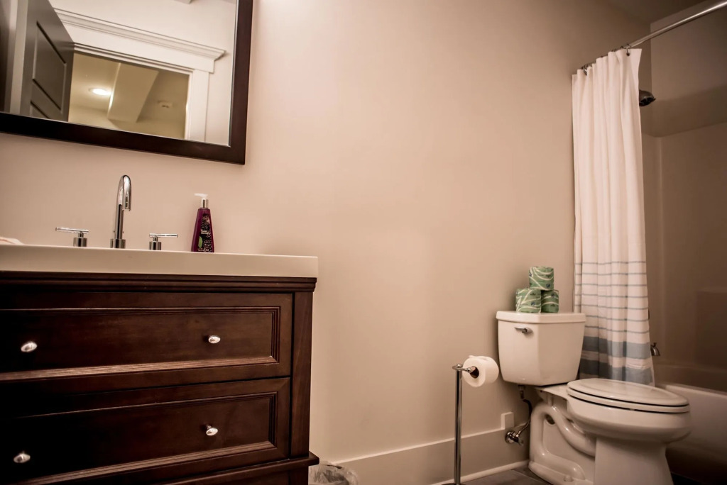 493 King Luxury Suites