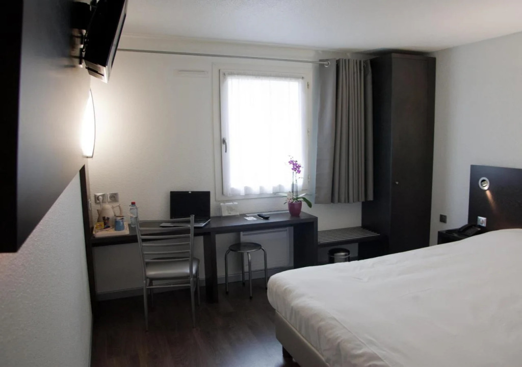 BRIT HOTEL Essentiel CAHORS Nord
