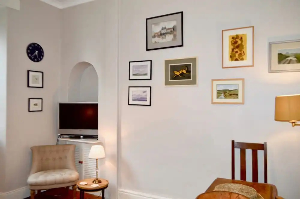 2 Bedroom Flat Near the Dean Village